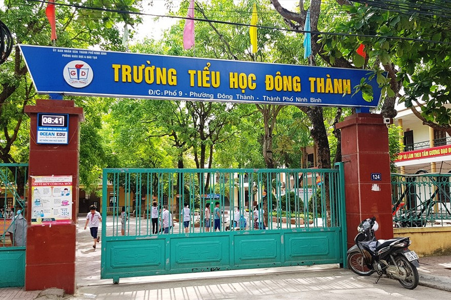 Trường Tiểu học Đông Thành, nơi xảy ra vụ việc rút khẩu phần ăn của học sinh. Ảnh: NT