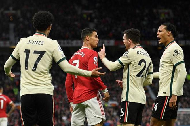 Ronaldo nói gì sau thảm bại của MU trước Liverpool?