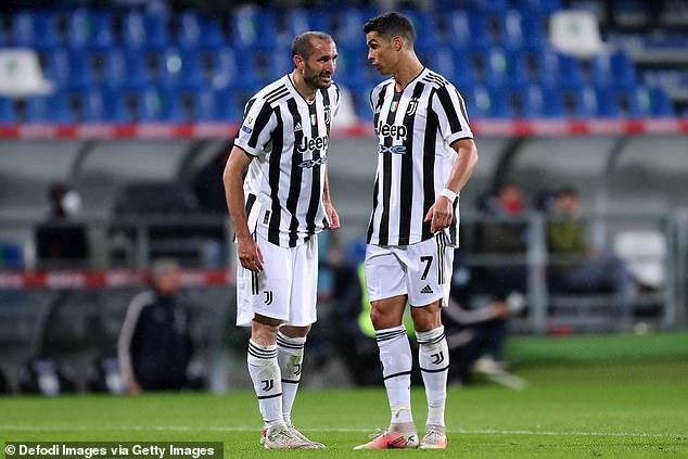 Đội trưởng Chiellini chỉ trích Ronaldo khiến Juventus khủng hoảng