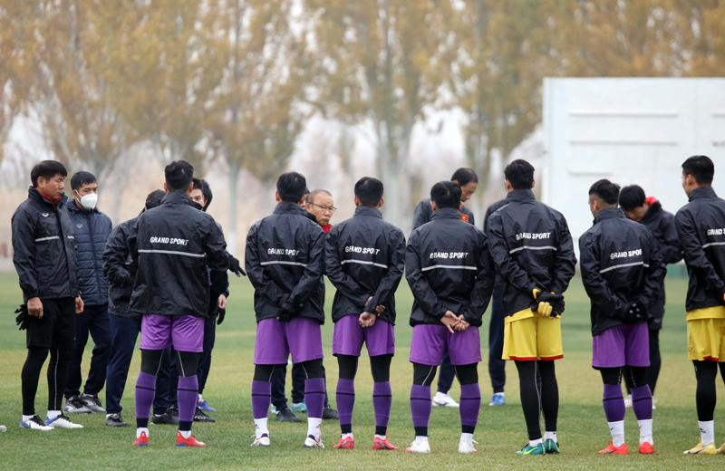 Quyết đấu Myanmar, U23 Việt Nam miệt mài tập luyện trong giá rét ở Kyrgyzstan