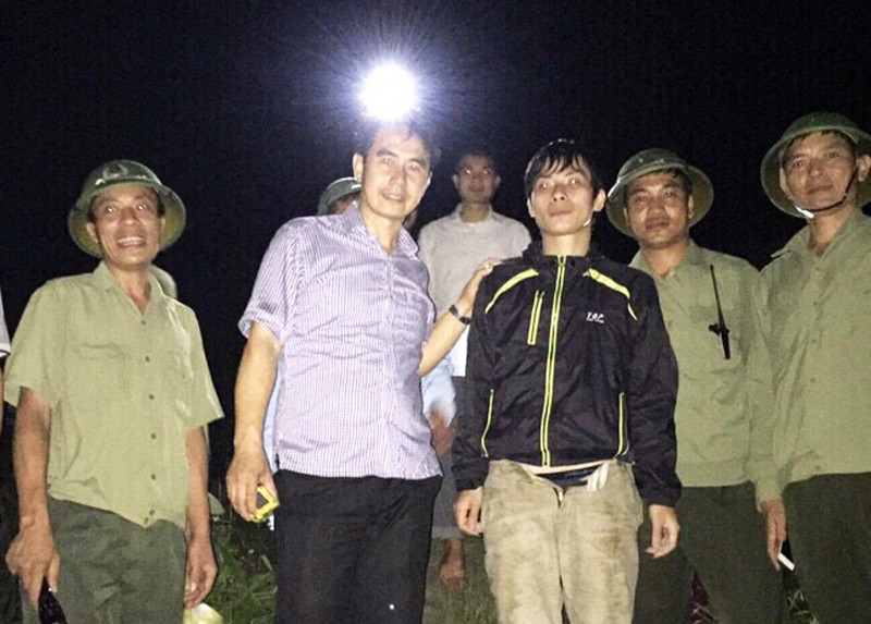 Anh Đắc chỉ bị sái khớp cổ tay và sây sát nhẹ sau khi bị rơi xuống vực.