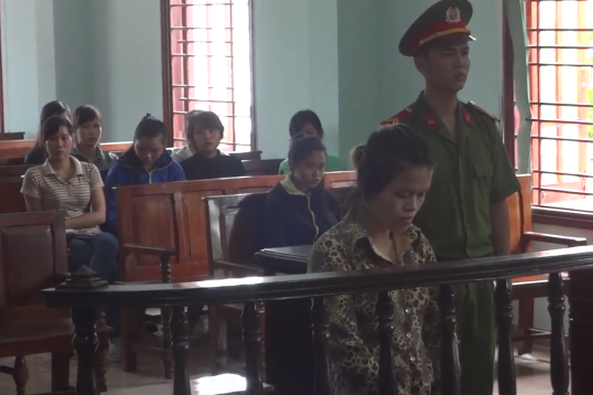 Võ Thị Mộng Hằng tại phiên tòa.