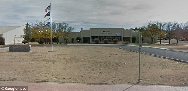 Trường cấp 3 Alpine hiejen đang bị phong tỏa.