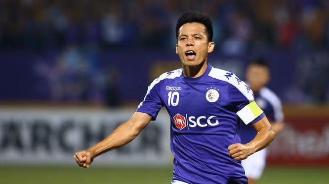 Văn Quyết sánh vai Park Ji Sung, lọt top 9 tiền vệ hay nhất châu Á