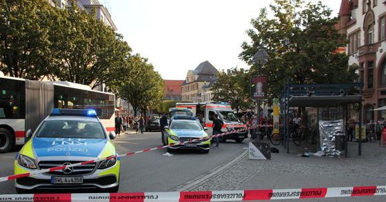 Cảnh sát phong tỏa hiện trường vụ tấn công. Ảnh: Twitter