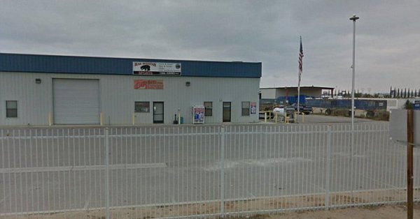 Bên ngoài hiện trường vụ xả súng. Ảnh: Twitter