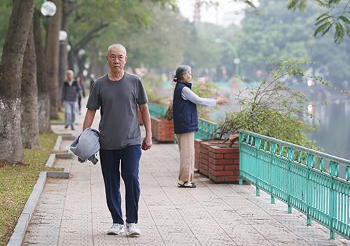 Hà Nội mùa đông năm 2016 đang nắng nóng như... mùa hè. Ảnh: Ngọc Thành