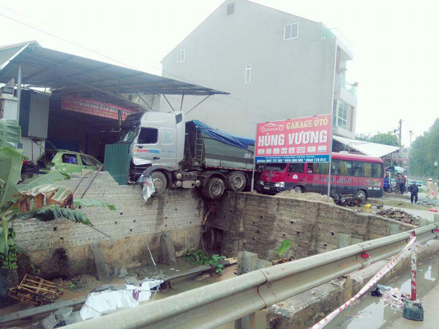 Hiện trường vụ tai nạn. Ảnh: otofun.