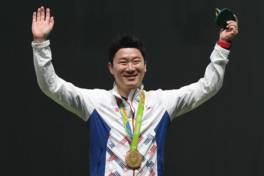 Tượng đài bắn súng thế giới Jin Jong Oh đến Việt Nam truyền cảm hứng