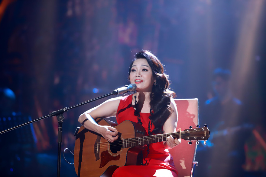 NSND Thái Bảo trình bày Thu sầu của Lam Phương