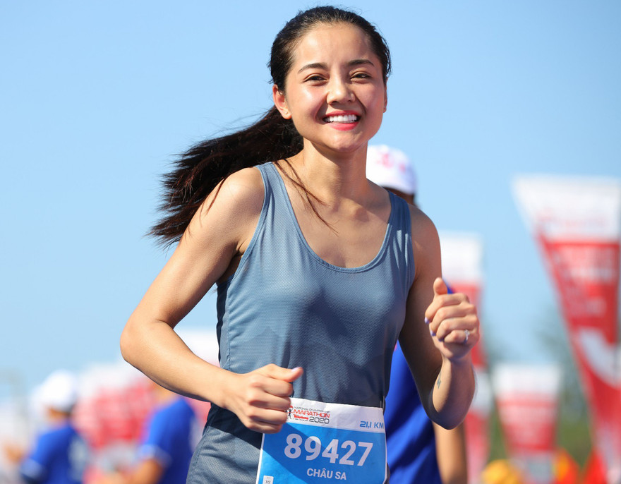 Nữ diễn viên 'Hoa hồng trên ngực trái' đoạt huy chương marathon