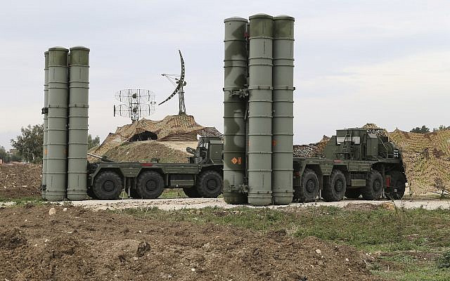 Hệ thống phòng thủ S-400 của Nga. Ảnh: AP