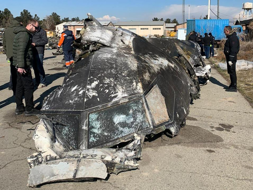 Hình ảnh xác chiếc Boeing bị Iran bắn rơi vừa được chính quyền Ukraine công bố. 