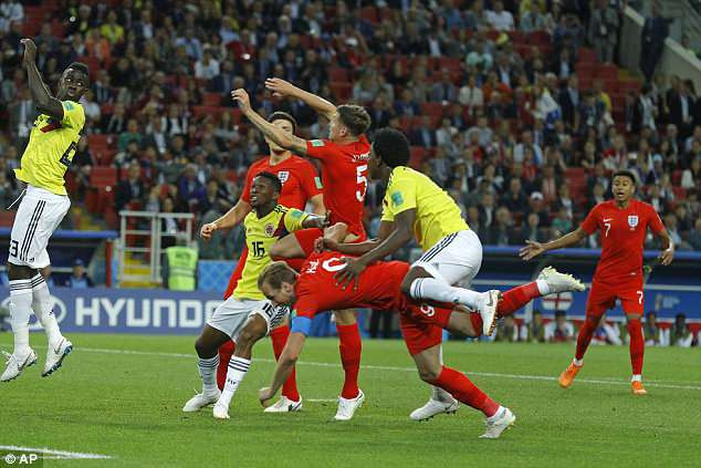 Rời World Cup, HLV Colombia nói lời cay đắng về trọng tài