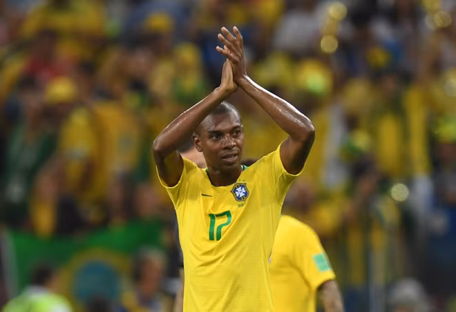 Fernandinho bị dọa giết sau thất bại của Brazil.