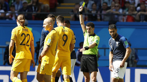 Tin nhanh World Cup: Trọng tài bắt trận Pháp - Bỉ gây sốc