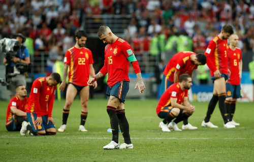 Tây Ban Nha lập kỷ lục chuyền bóng ở World Cup 