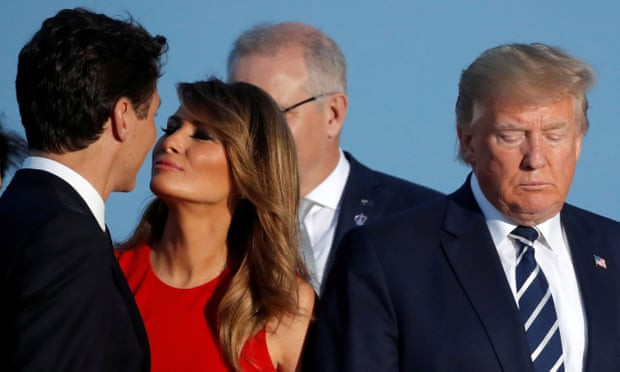 Đệ nhất phu nhân Mỹ Melania Trump đứng cạnh Thủ tướng Canada Justin Trudeau (bìa trái) ở Pháp hôm 25/8. Nguồn: The Guardian.