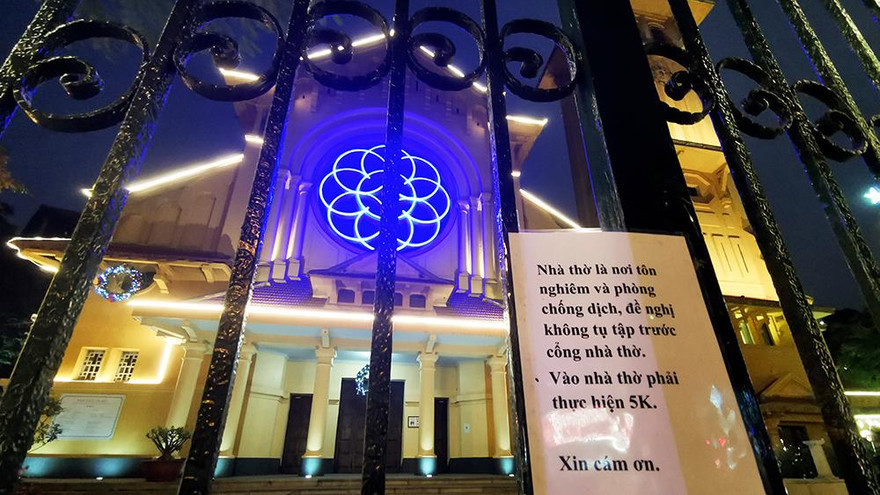 Giáng sinh khác lạ ở Hà Nội mùa COVID