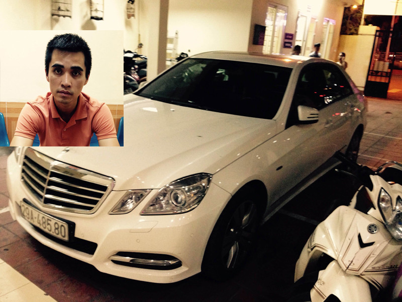 Đức cùng chiếc xe tang vật