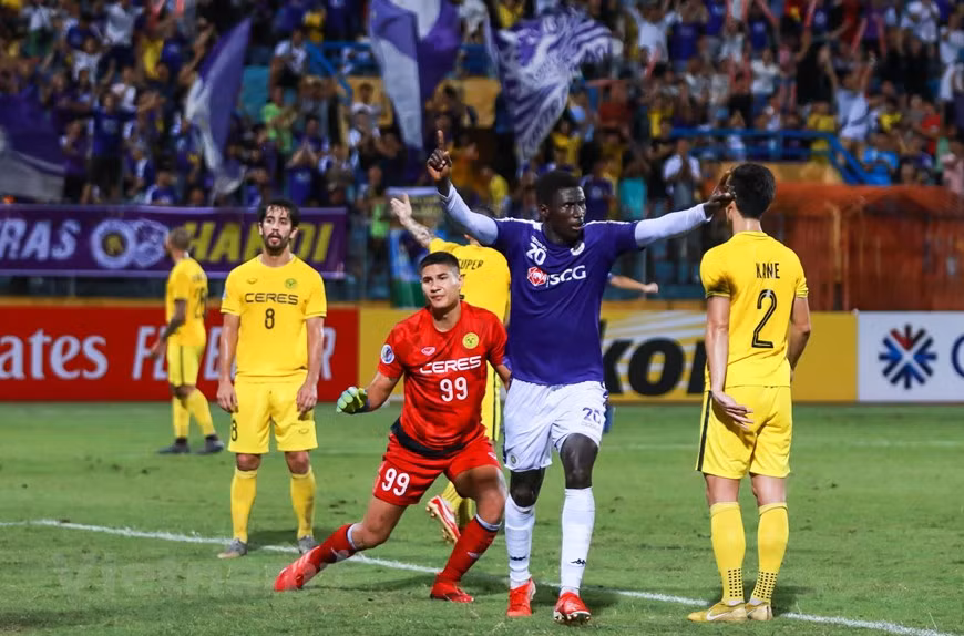 Omar ghi bàn mở tỷ số cho Hà Nội FC