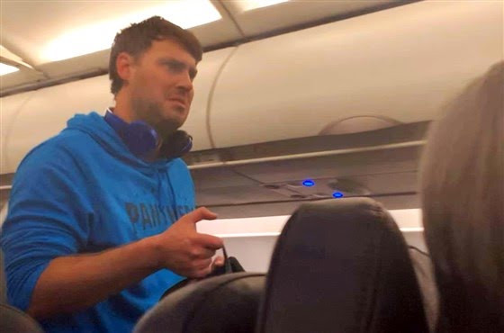 James Clayton Cholewinski-Boyd. Ảnh: Hành khách chụp trên máy bay.