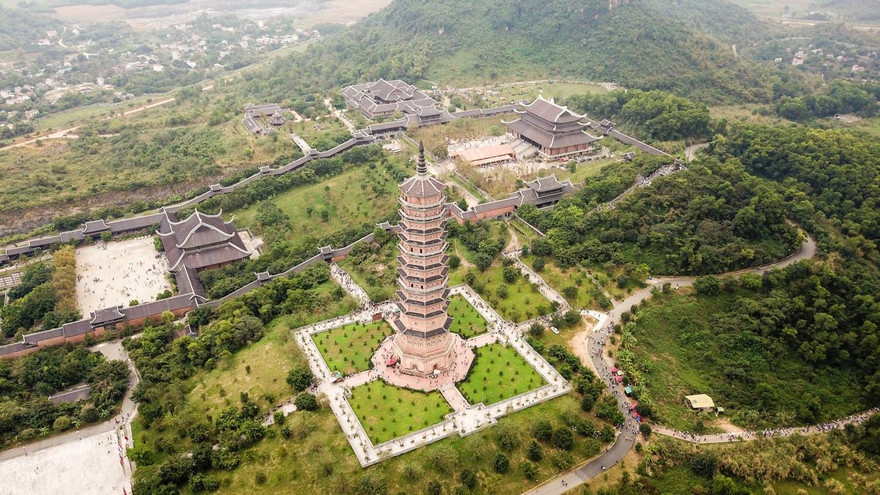 Bảo tháp tại chùa Bái Đính nhìn từ trên cao. Ảnh: M.Đ