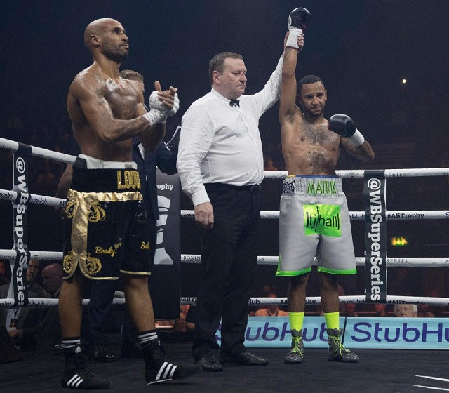 Võ sỹ quyền Anh bị xử thua vì 'đánh trộm' đối thủ