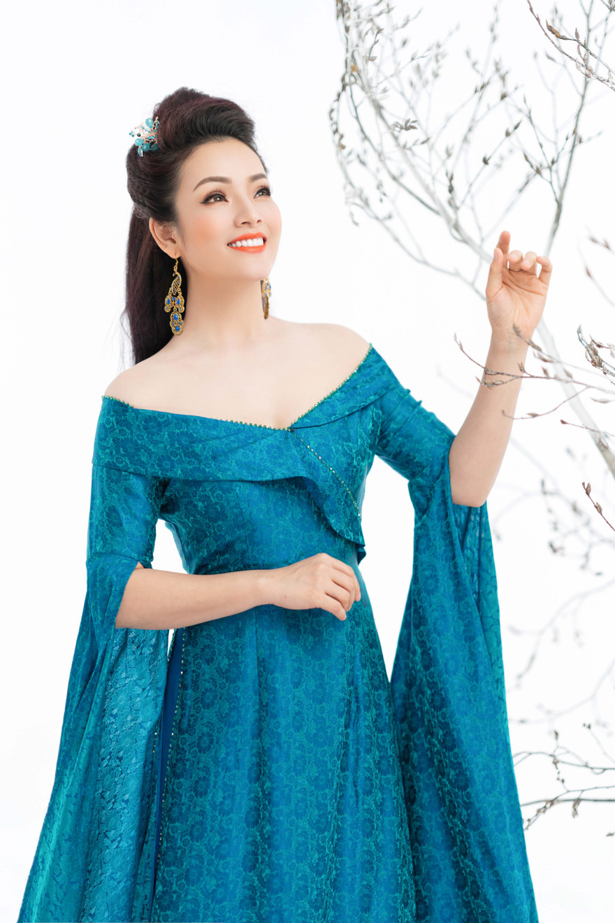 Tân Nhàn mặc áo dài phá cách trong MV mới