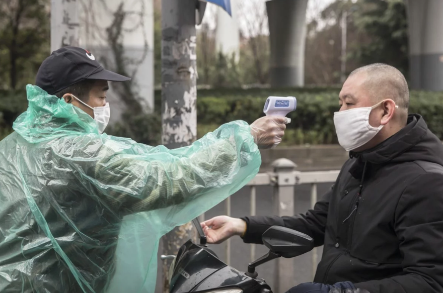 Cập nhật dịch Covid-19: Thêm 142 ca tử vong,ngoại trưởng Trung Quốc chỉ trích Mỹ