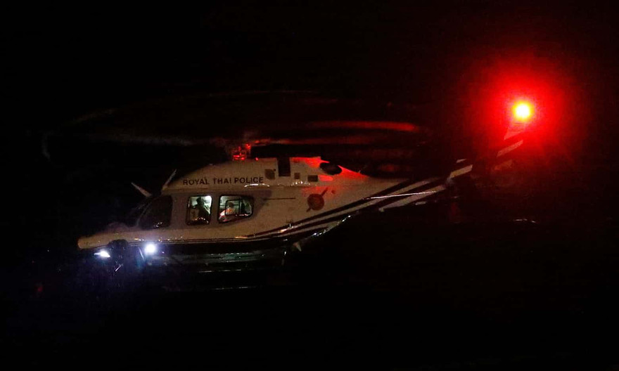 Trực thăng đưa các cầu thủ nhí đến bệnh viện. Ảnh: Reuters