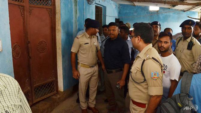 Bên ngoài căn hộ nơi phát hiện 7 thi thể hôm 30/7. Ảnh: AFP