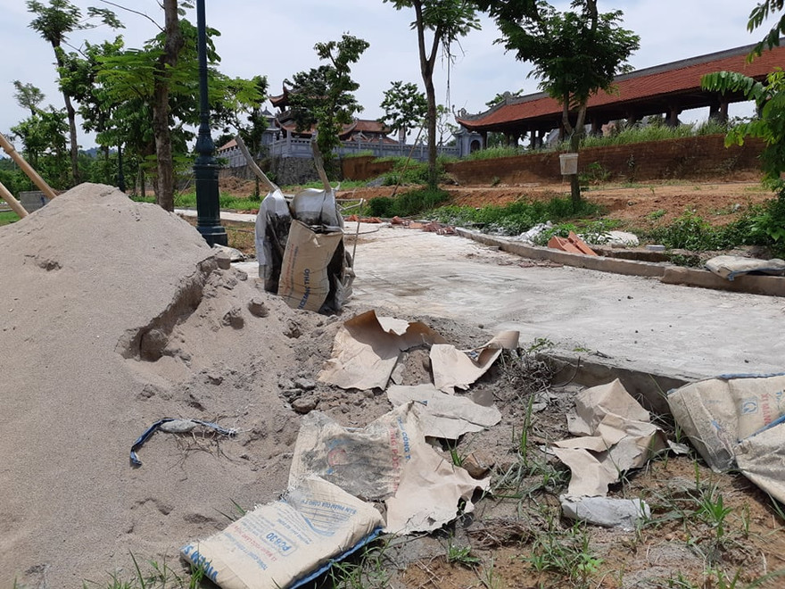 Dự án Văn Miếu thành đại công trường sau 2 năm sử dụng. Ảnh: Minh Đức