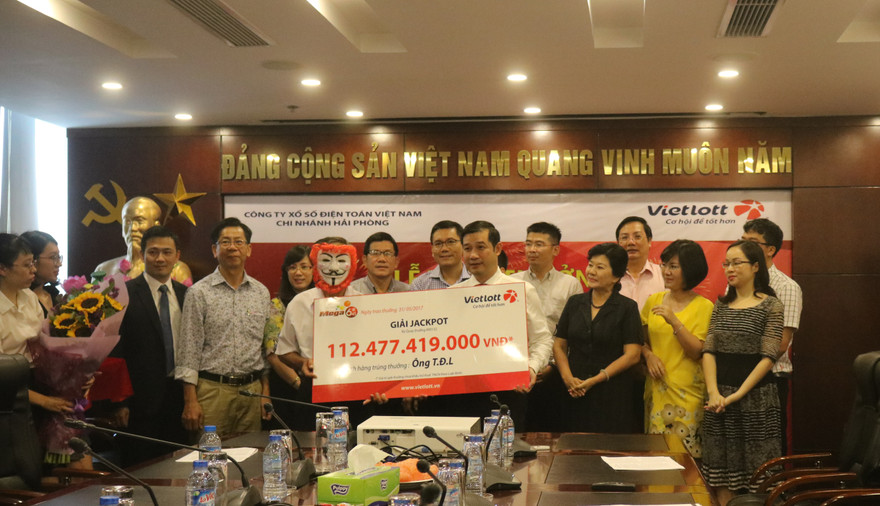 Ông T.Đ.L, ở quận Ba Đình (Hà Nội), nhận giải đặc biệt 112 tỷ đồng.