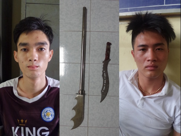 Hai nghi can Minh (áo trắng) và Khang cùng hung khí gây án. Ảnh: CA