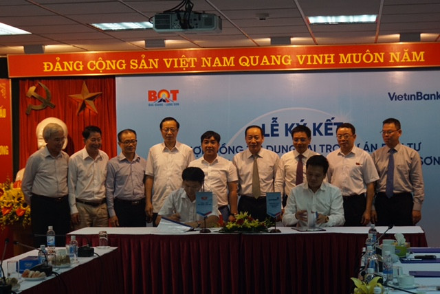 Hình ảnh lễ ký kết, cấp vốn cho dự án