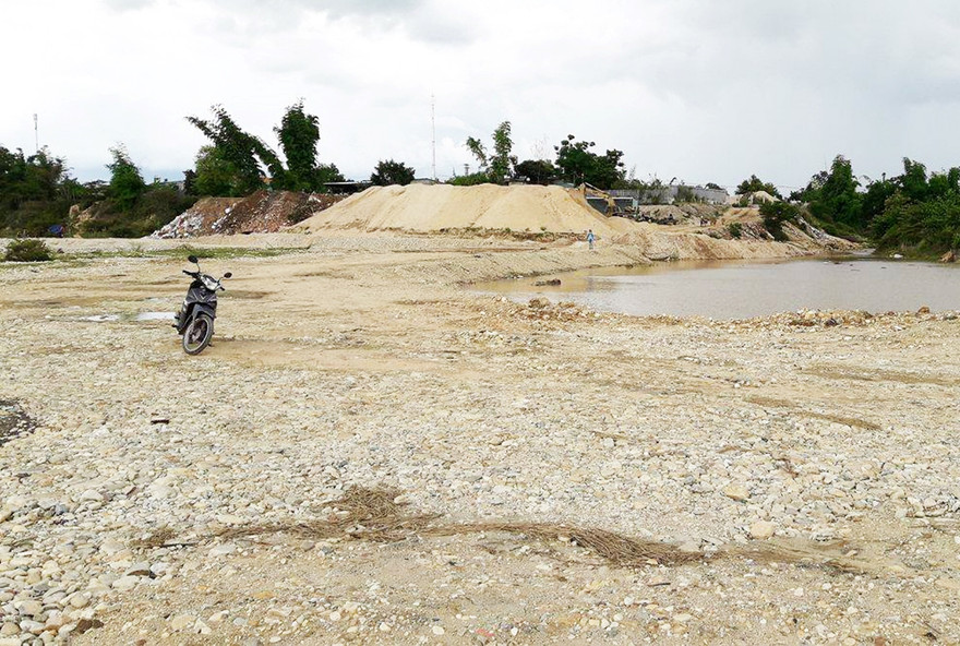 Doanh nghiệp tư nhân Trí Thành tự ý đắp bờ, ngăn sông