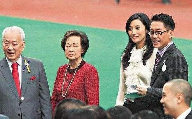 Hình ảnh hiếm hoi của Lý Gia Hân bên bố mẹ chồng. 