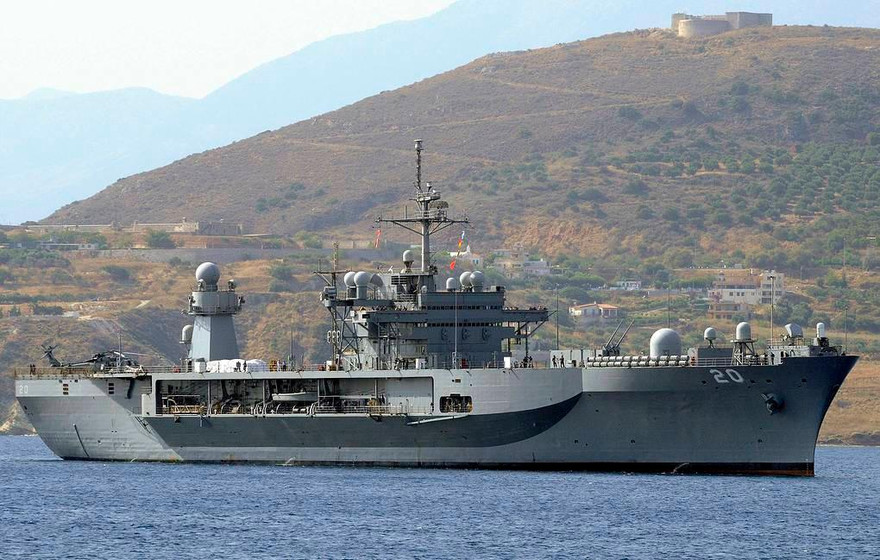 Tàu USS Mount Whitney (Mỹ). Ảnh: EPA