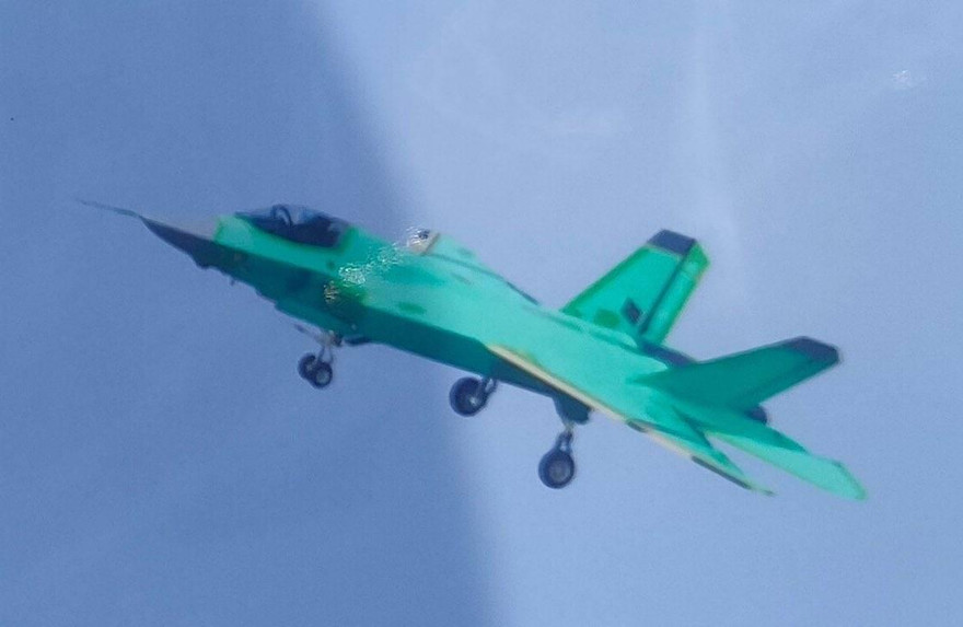 Hình ảnh lan truyền trên mạng xã hội về phiên bản đi kèm tàu sân bay của tiêm kích tàng hình FC-31. Ảnh: The Drive