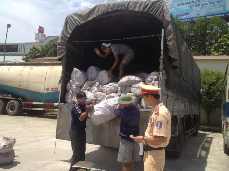 Số mỡ thối bị lực lượng chức năng phát hiện