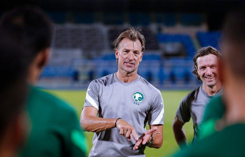 HLV Herve Renard thận trọng trước trận gặp Việt Nam