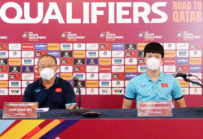 Hoàng Đức họp báo cùng HLV Park Hang-seo chiều 6/9.