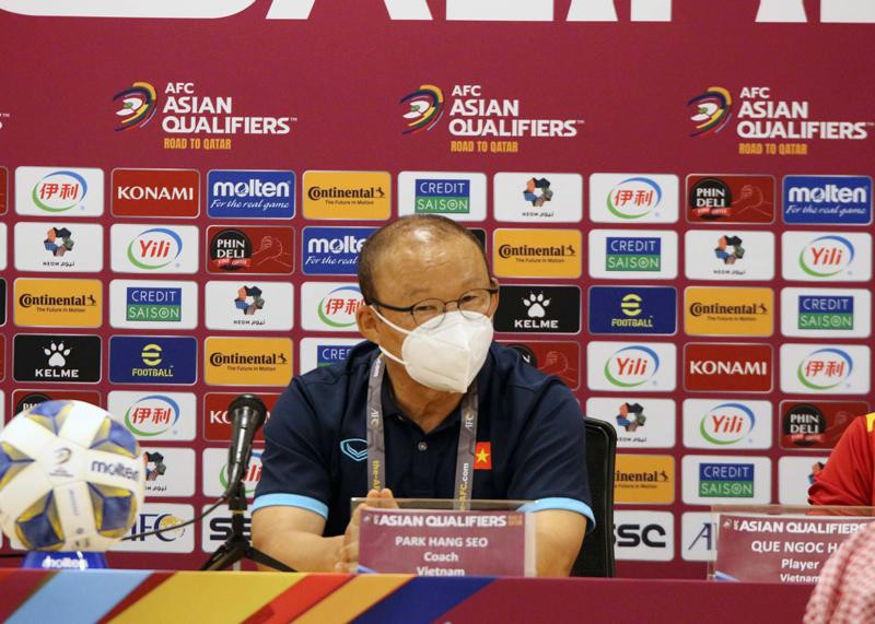 HLV Park Hang-seo dự họp báo