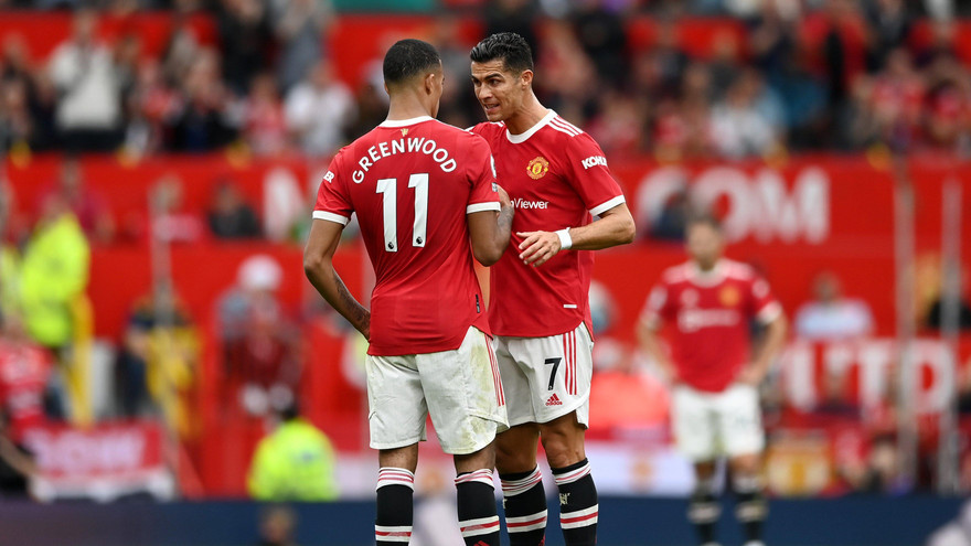 Greenwood hứng 'gạch đá' vì chơi cá nhân 