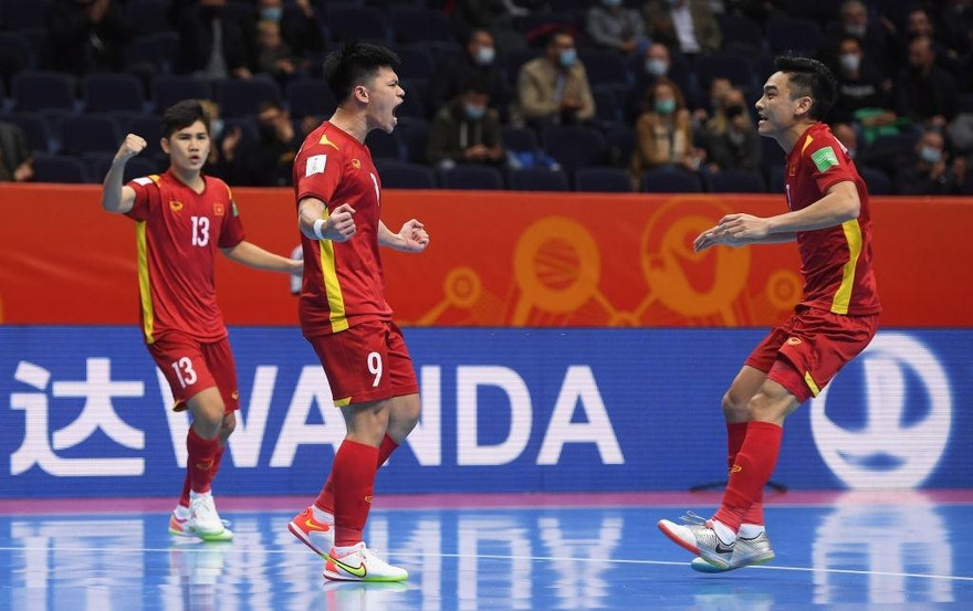 Đắc Huy ăn mừng bàn thắng vào lưới đội tuyển futsal Nga