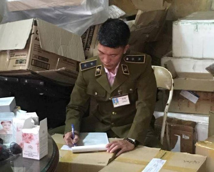 Mỹ phẩm không rõ nguồn gốc bị phát hiện tại Hà Nội