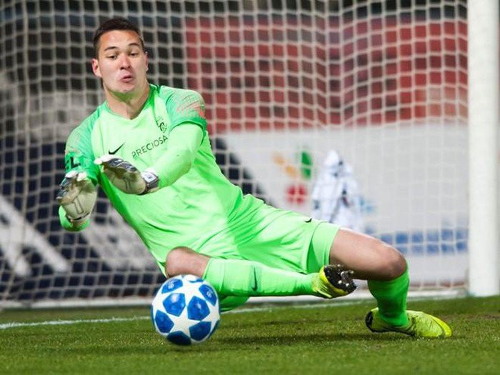 Thủ thành gốc Việt kiến tạo bàn thắng 'điên rồ'