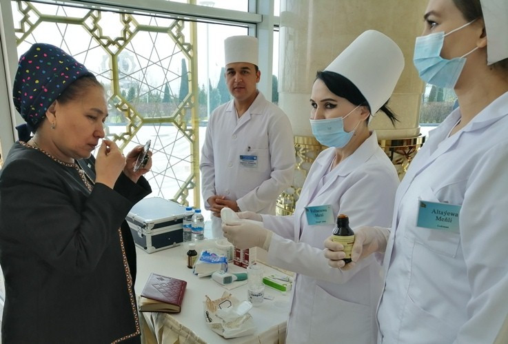 Biện pháp kiểm dịch tại một sự kiện ở Turkmenistan. Ảnh: Newscentralasia