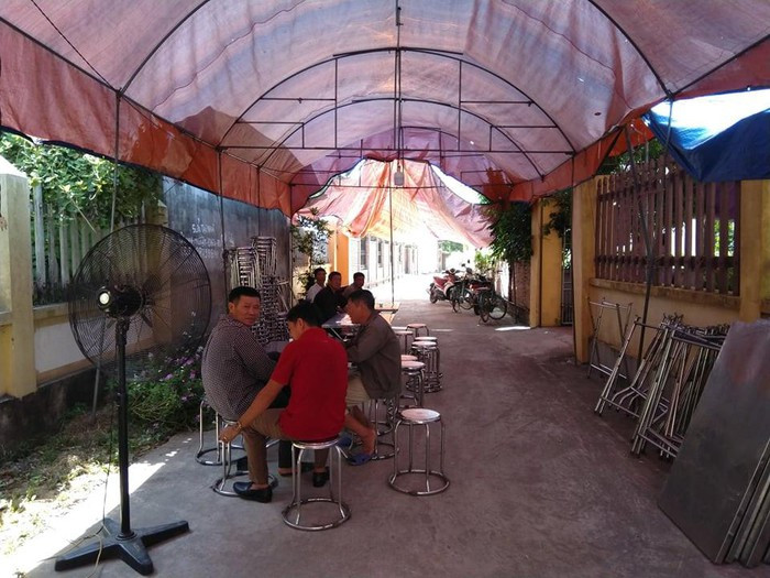 Gia đình anh Thắng chuẩn bị tang lễ. Ảnh: N.H